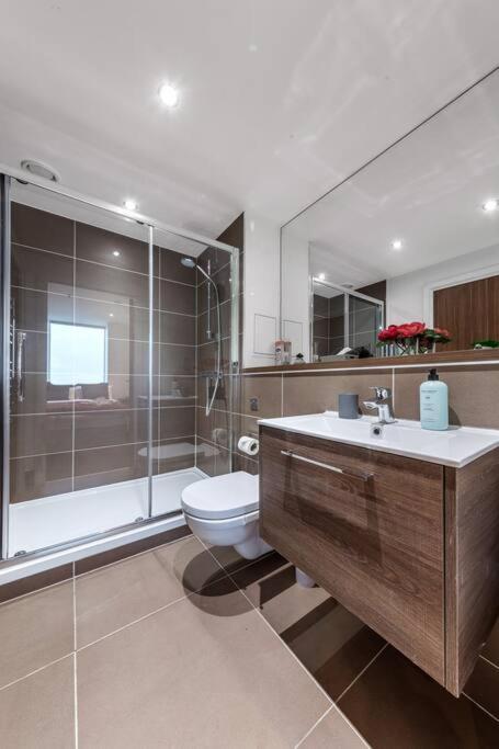 New Apartment 20 Mins From Waterloo London Bp36 Dış mekan fotoğraf